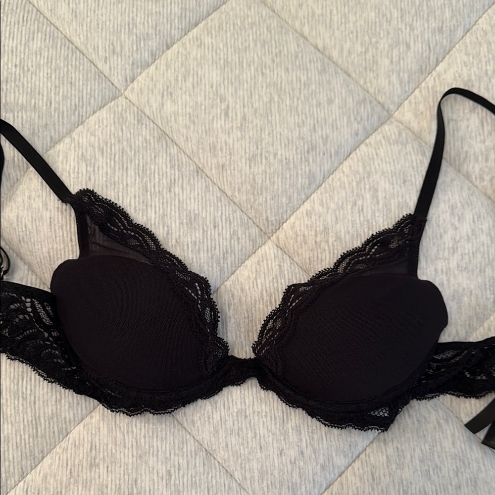 Elegant Black Lace Bra natori